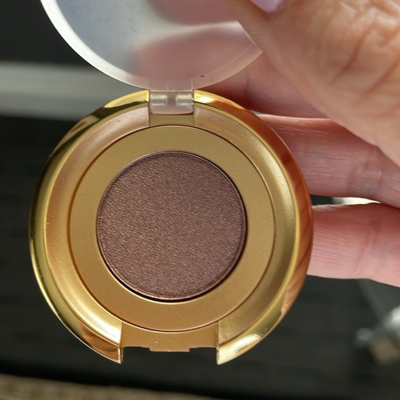 Eye shadow - Picture 2 of 4